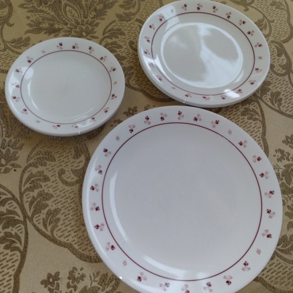 Corelle BURGUNDY ROSE PLATES 2 Dinner plates,3- dessert plates,3- side plates - Picture 2 of 5